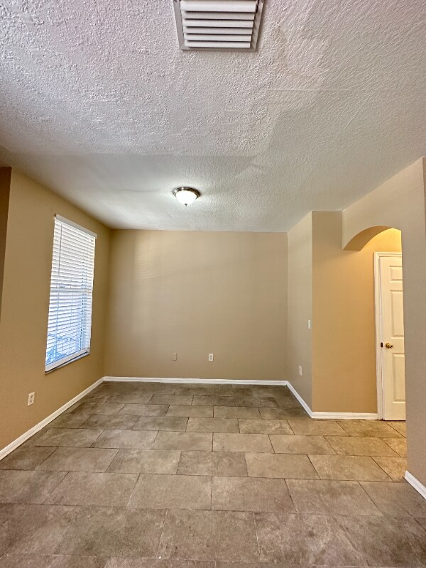 Foto del edificio - 1544 Deer Tree Ln