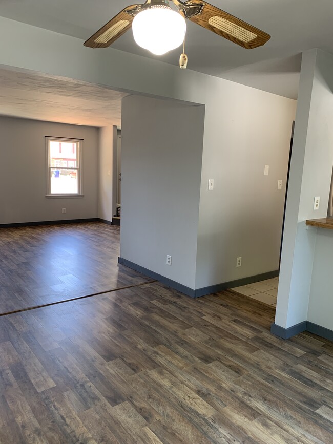 Dining/Living room - 118 Elmhurst Ct