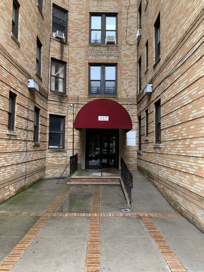 Building Photo - 112 W 138th St