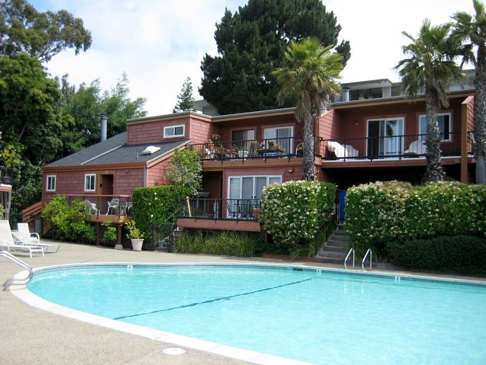 Primary Photo - 120 Stanford Way