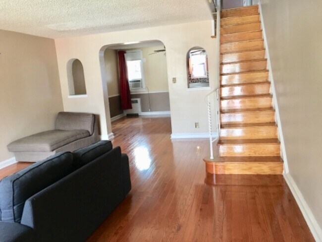 Building Photo - 311 Longshore Ave