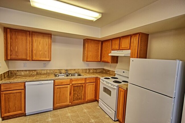 Building Photo - Townhome