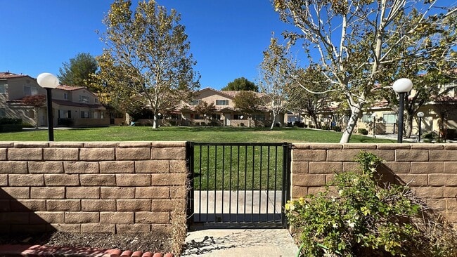 Building Photo - West Lancaster Townhouse in gated communit...