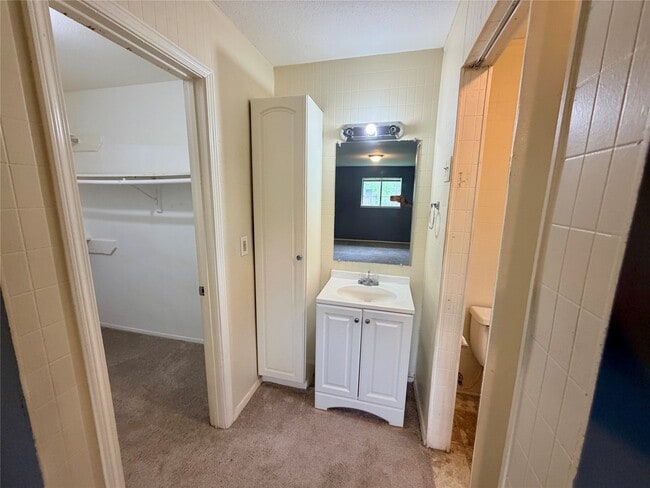 Building Photo - 15811 Nutcracker Ct