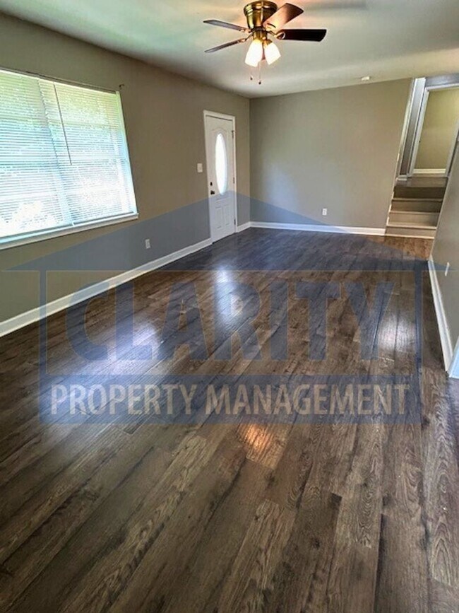 Building Photo - Super cute 3 bedroom house!!