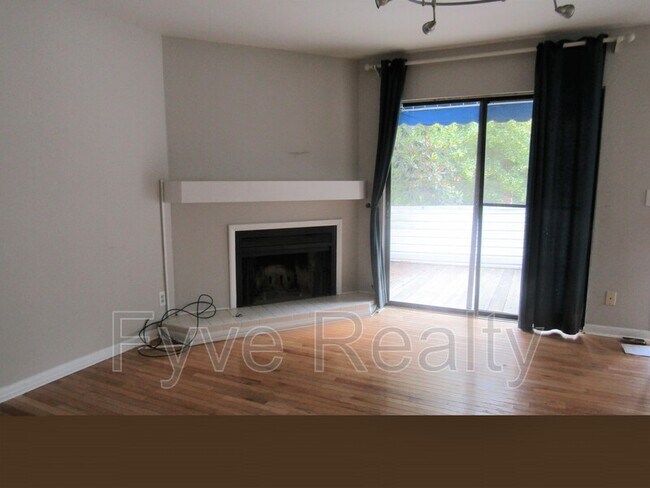 Building Photo - 816 Frederica St NE