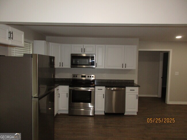 Building Photo - 2343 Carver Dr NW
