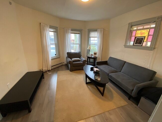 Building Photo - 18 White Street Pl