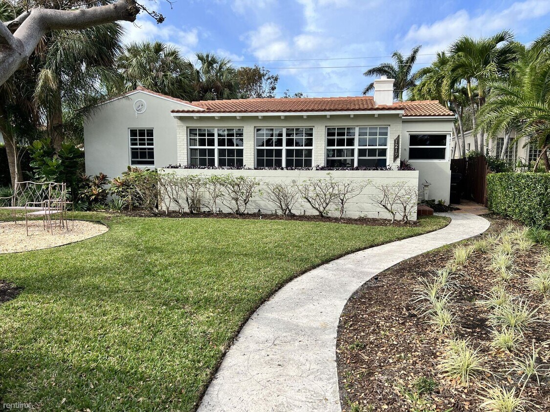 Foto principal - 2 br, 2.5 bath House - 1219 N Lakeside Dr