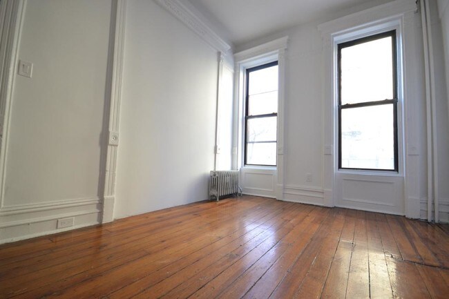 Building Photo - 285 Hart St