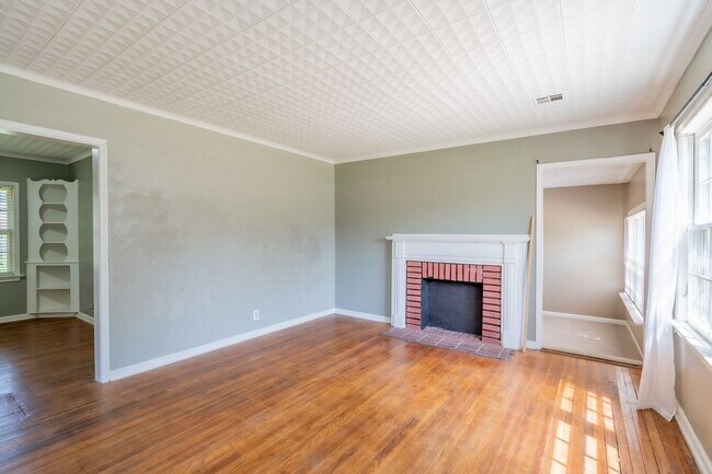 Building Photo - 2 Bed 1 Bath With Bonus Room in Tulsa