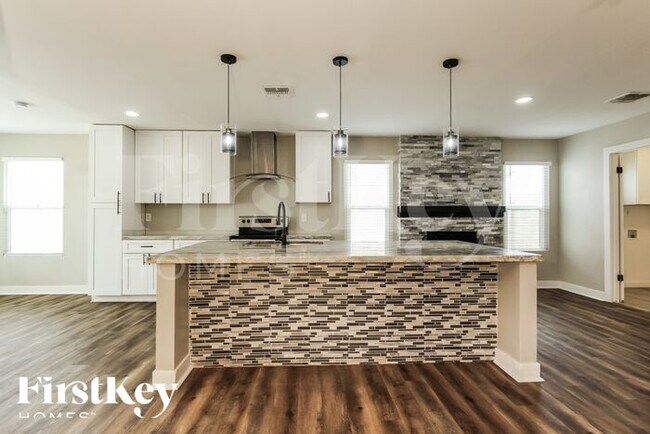 Foto del edificio - 8038 W Windrose Dr