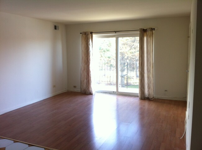 Building Photo - 9368 Bay Colony Dr