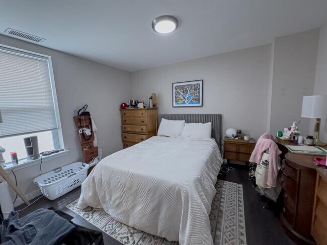 Building Photo - 1716 Mt Vernon St