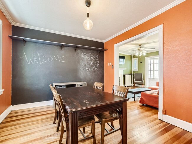 Foto del edificio - Charming 1BR Townhome in Capitol Hill