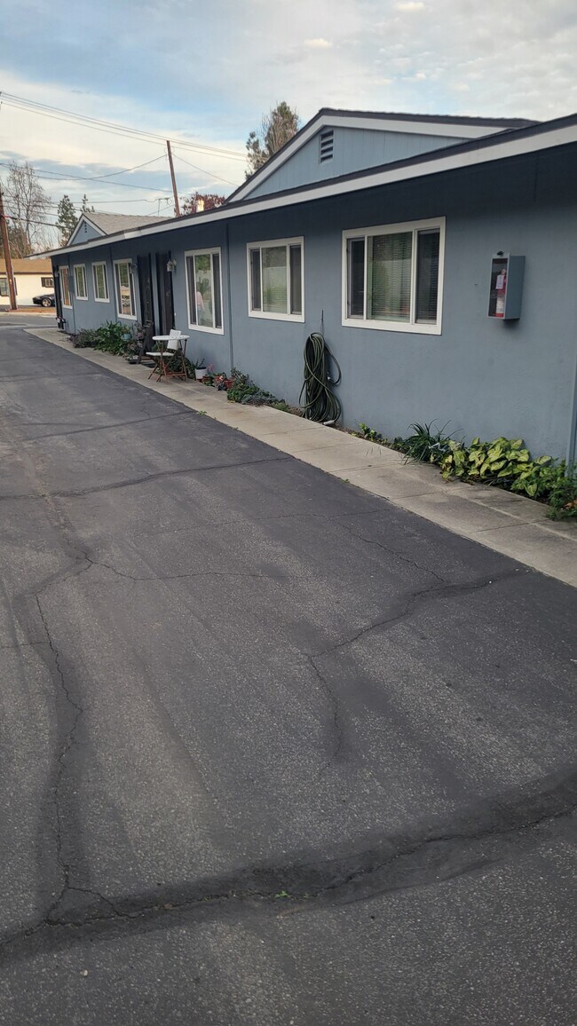 Foto del edificio - 7004 Amethyst Ave