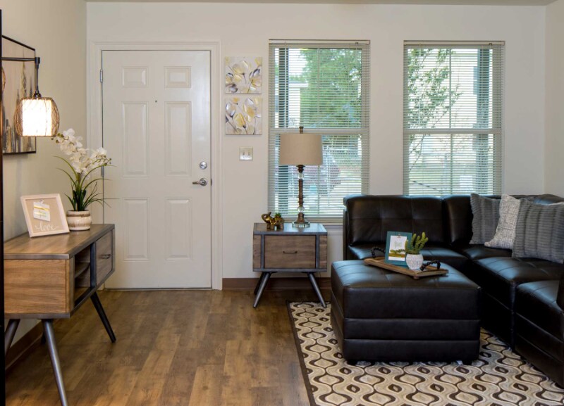 Foto principal - 14600 Dwyer Blvd