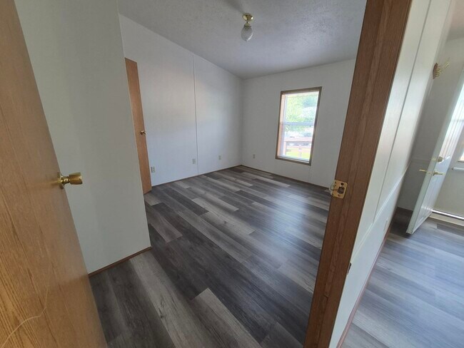 Building Photo - 916 Spring Ridge Dr