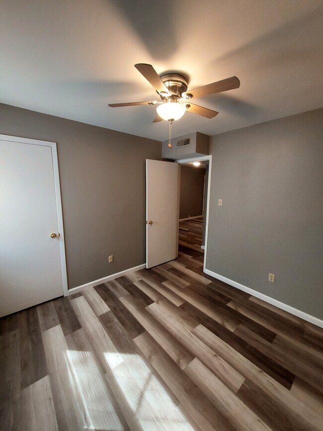 4740 Tishomingo Rd Unit B, Hillsboro, MO 63050 Apartments in