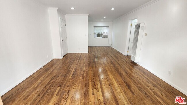 Foto del edificio - 1438 S Barrington Ave