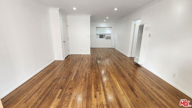 Building Photo - 1438 S Barrington Ave