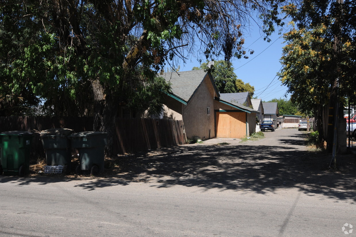 Primary Photo - 2605 E Miner Ave
