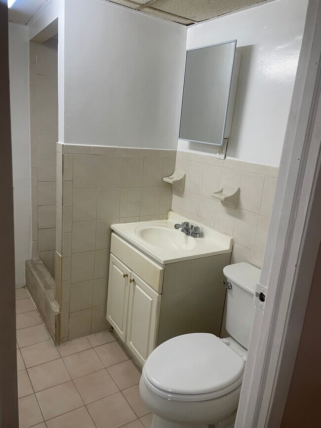 Foto del edificio - 1051 E 104th St