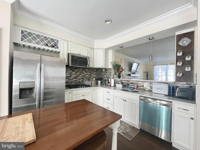 Building Photo - 14069 Madrigal Dr