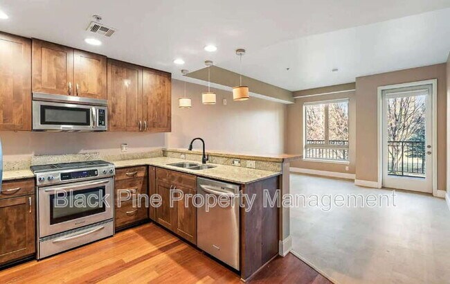 Foto del edificio - 323 W Jefferson St