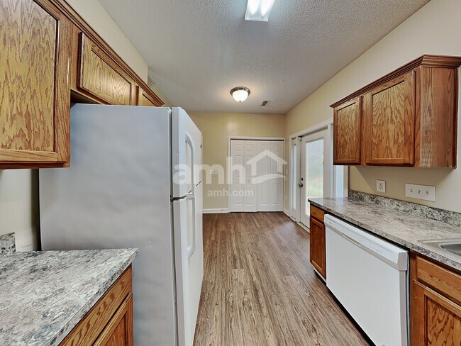 Building Photo - 341 Olde North Church Rd