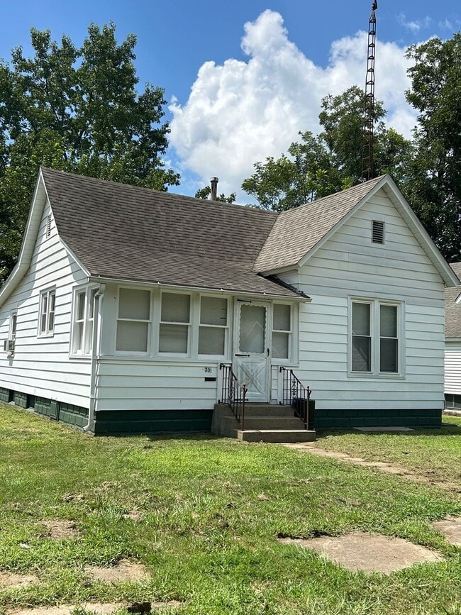 Building Photo - 301 N 10th St