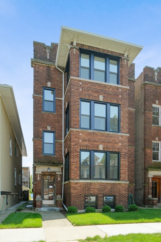 Primary Photo - 3011 W Eastwood Ave