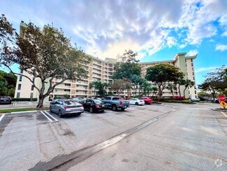 Building Photo - 2940 N Course Dr