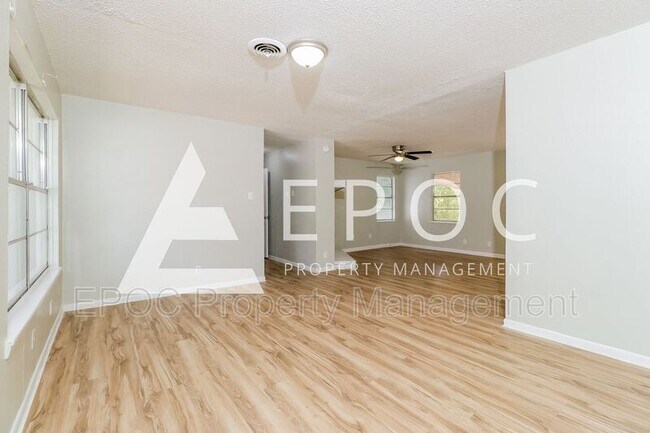 Building Photo - 1402 Duvall Dr