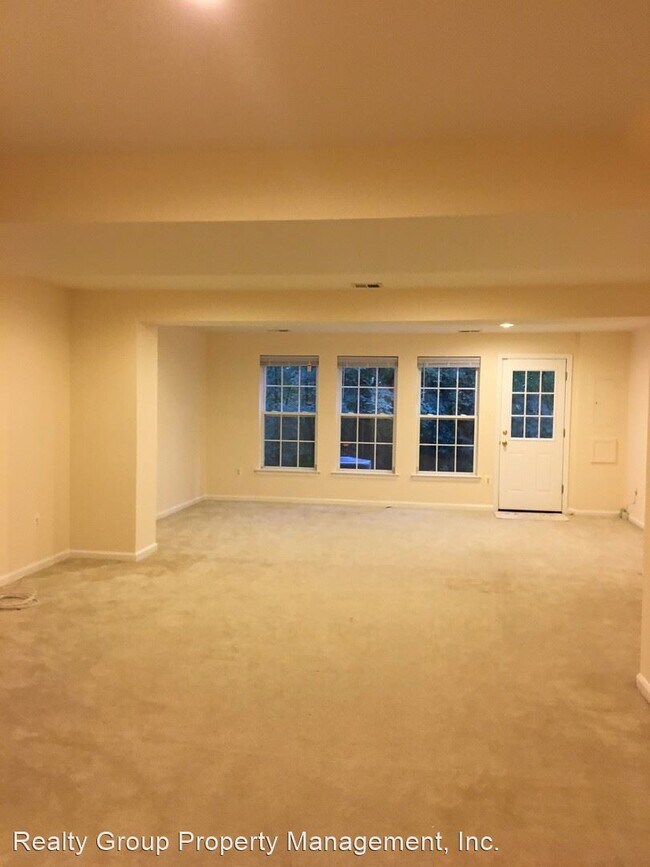 Building Photo - 3 br, 2.5 bath House - 18704 HARMONY WOODS...