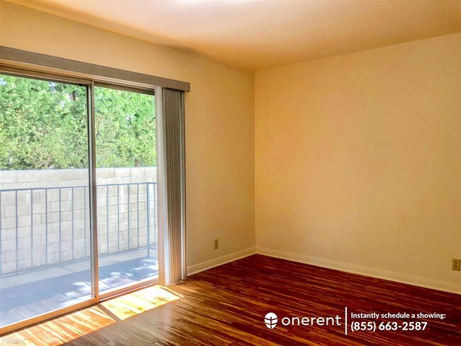 Building Photo - 950 Havenhurst Dr