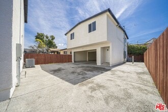 Building Photo - 236 W 84th Pl