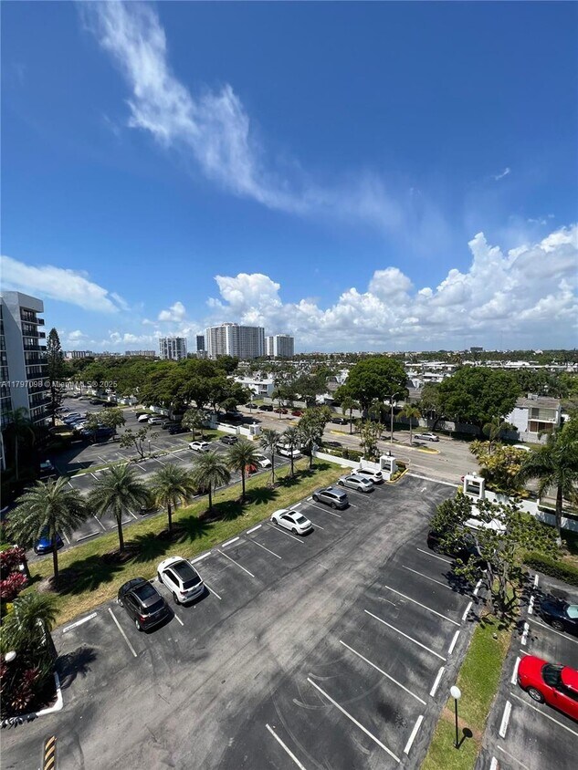 Foto principal - 1000 Parkview Dr