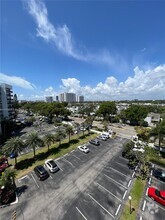 Building Photo - 1000 Parkview Dr