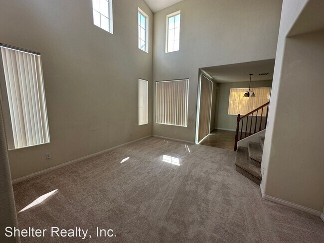 Foto del edificio - 3 br, 3 bath House - 6051 Shining Light Av...