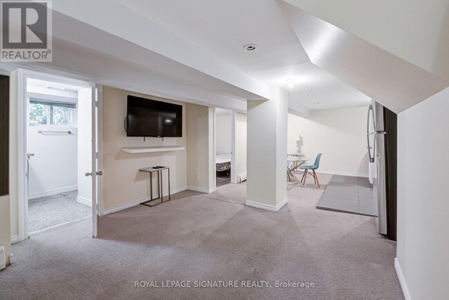 Building Photo - 21 Robina Ave