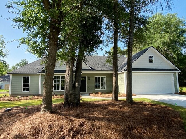 Building Photo - Modern 4-Bedroom Home with Fenced Yard Near Moody AFB