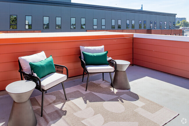 2BR, 2BA - 940SF - Roofdeck - The Gio