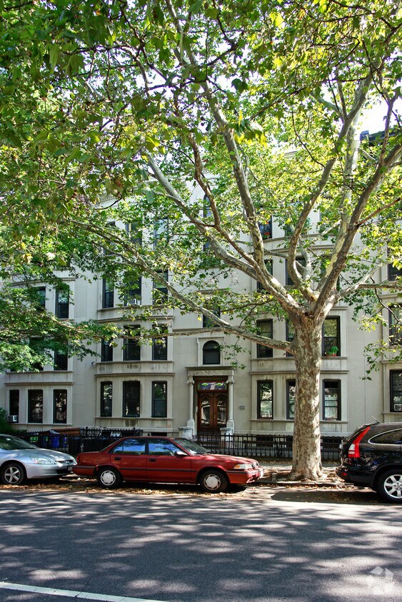 Building Photo - 445 3rd St