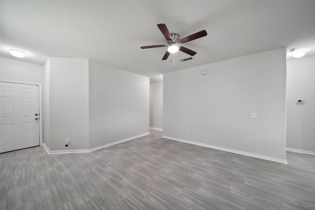Building Photo - 2719 Skyview Long Dr