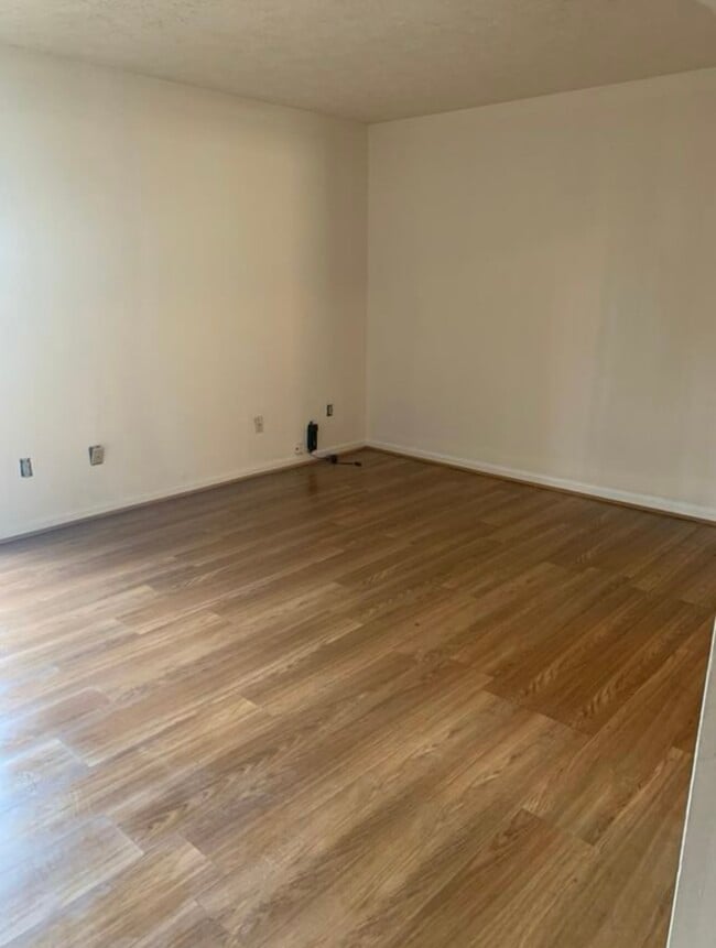 Building Photo - 372 Circuit Ln