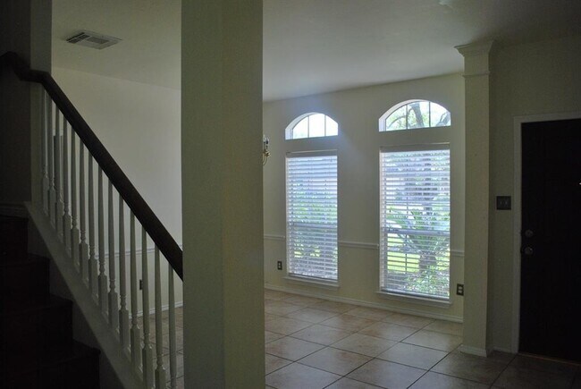Building Photo - 22507 Cascade Springs Dr