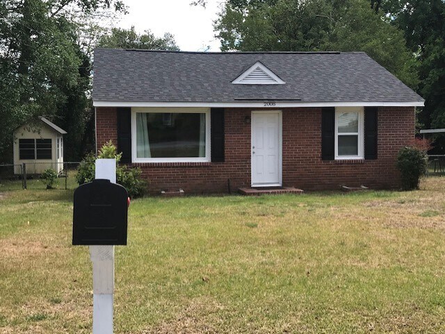 Cute 2 BR Cottage with off street parking - 2008 Lanier Dr