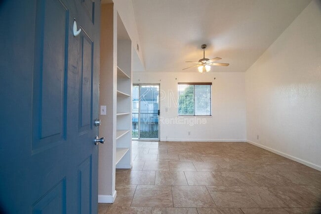 Building Photo - 445 Almond Dr