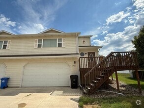 Building Photo - 1826 Red Dale Dr